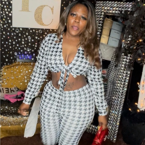 Houndstooth two piece fall set ! Stretchy! Only worn to get a review - Picture 2 of 4